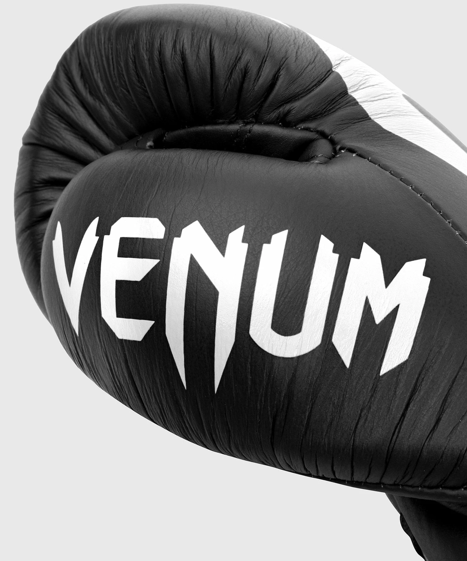 Venum Giant 2.0 Pro Boxing Gloves - With Laces - Black/White 11 Venum Giant 2.0 Pro Boxing Gloves - With Laces - Black/White - Image 9