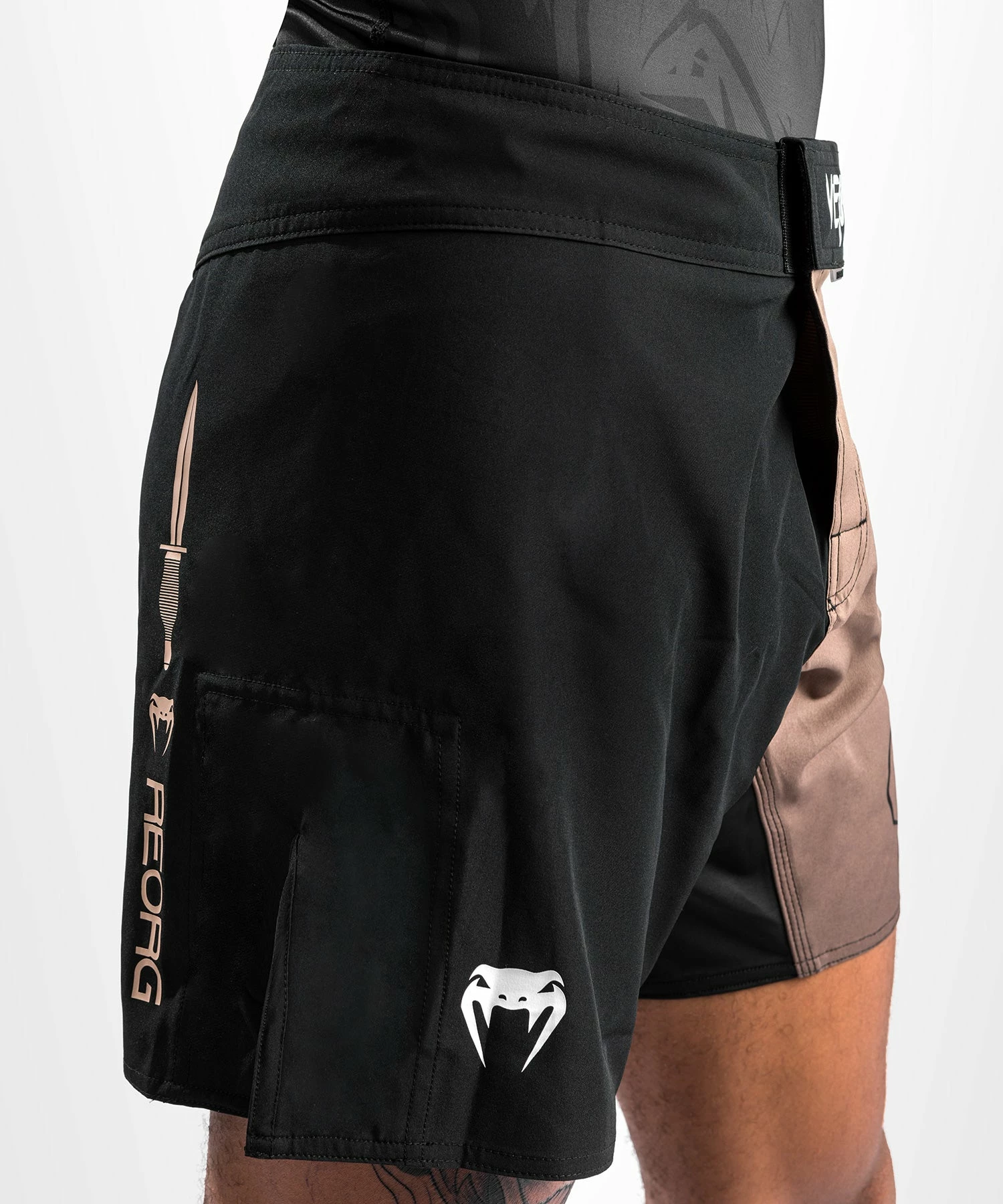 Venum Reorg Fightshorts - Black 6 Venum Reorg Fightshorts - Black - Image 4