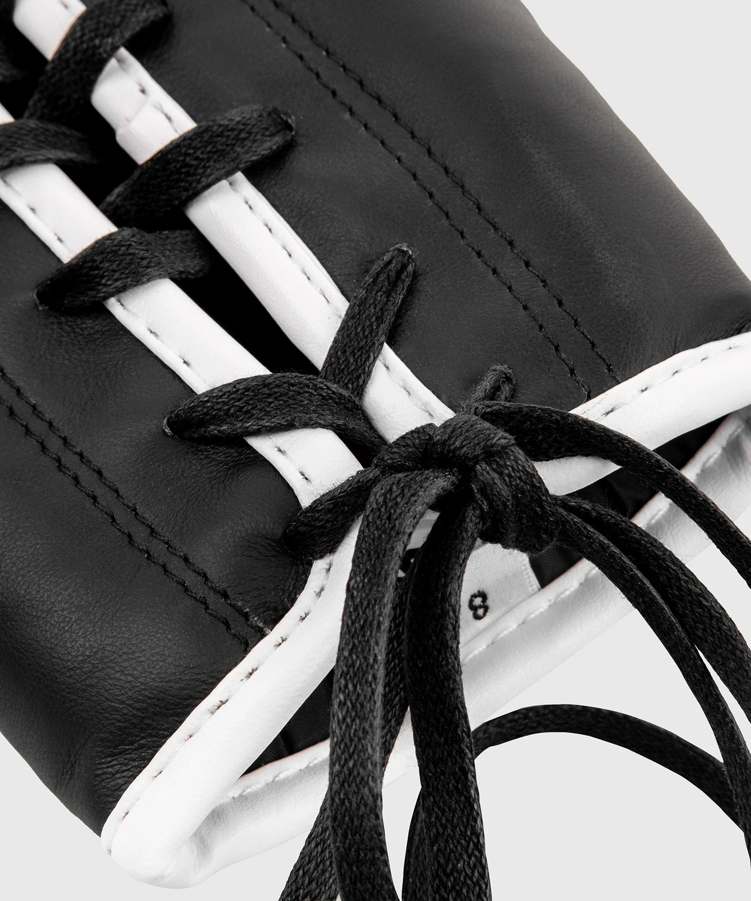 Venum Giant 2.0 Pro Boxing Gloves - With Laces - Black/White 8 Venum Giant 2.0 Pro Boxing Gloves - With Laces - Black/White - Image 6