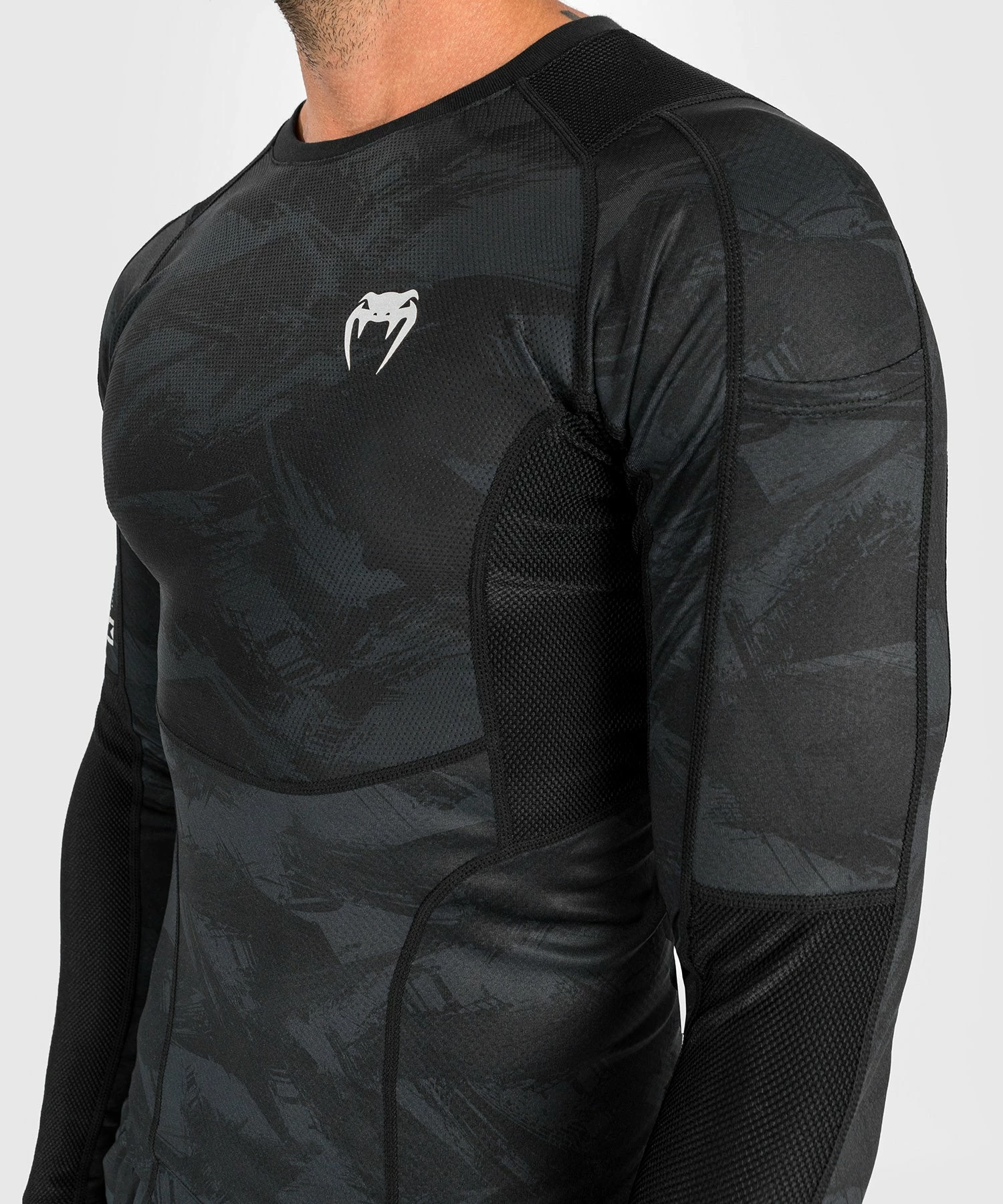 Venum Electron 3.0 Rashguard - Long Sleeves - Black - Image 5