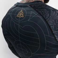 Venum Assassin's Creed Reloaded Rashguard - Long Sleeves - Black -Cheap Boxing Store 6 252Fd 252F2 252F6 252F6d26d412642d2662ec05e5e9405b6d250837f7da RASH LS ASSASSINSCREED BLACK 10