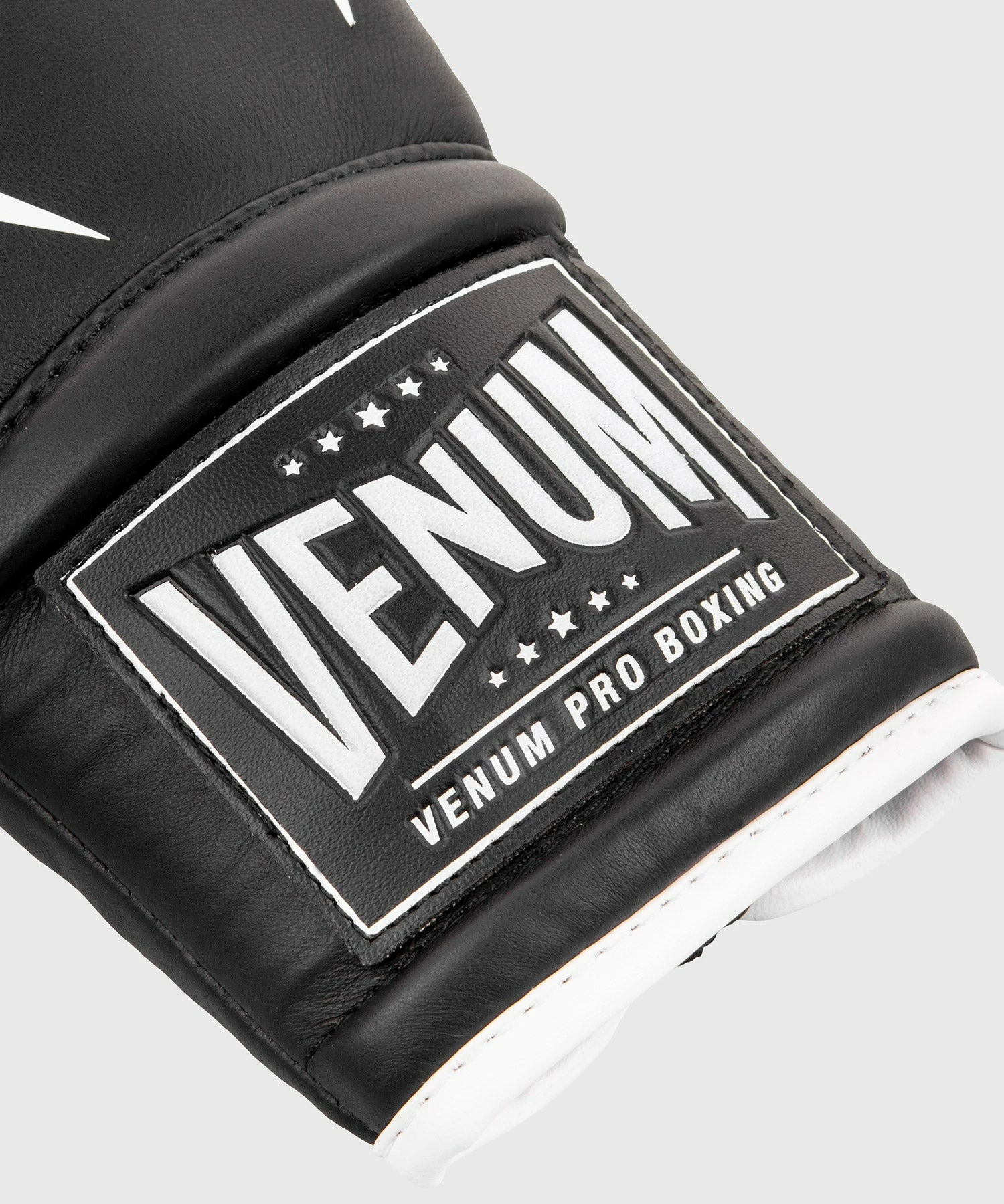 Venum Giant 2.0 Pro Boxing Gloves - With Laces - Black/White 7 Venum Giant 2.0 Pro Boxing Gloves - With Laces - Black/White - Image 5
