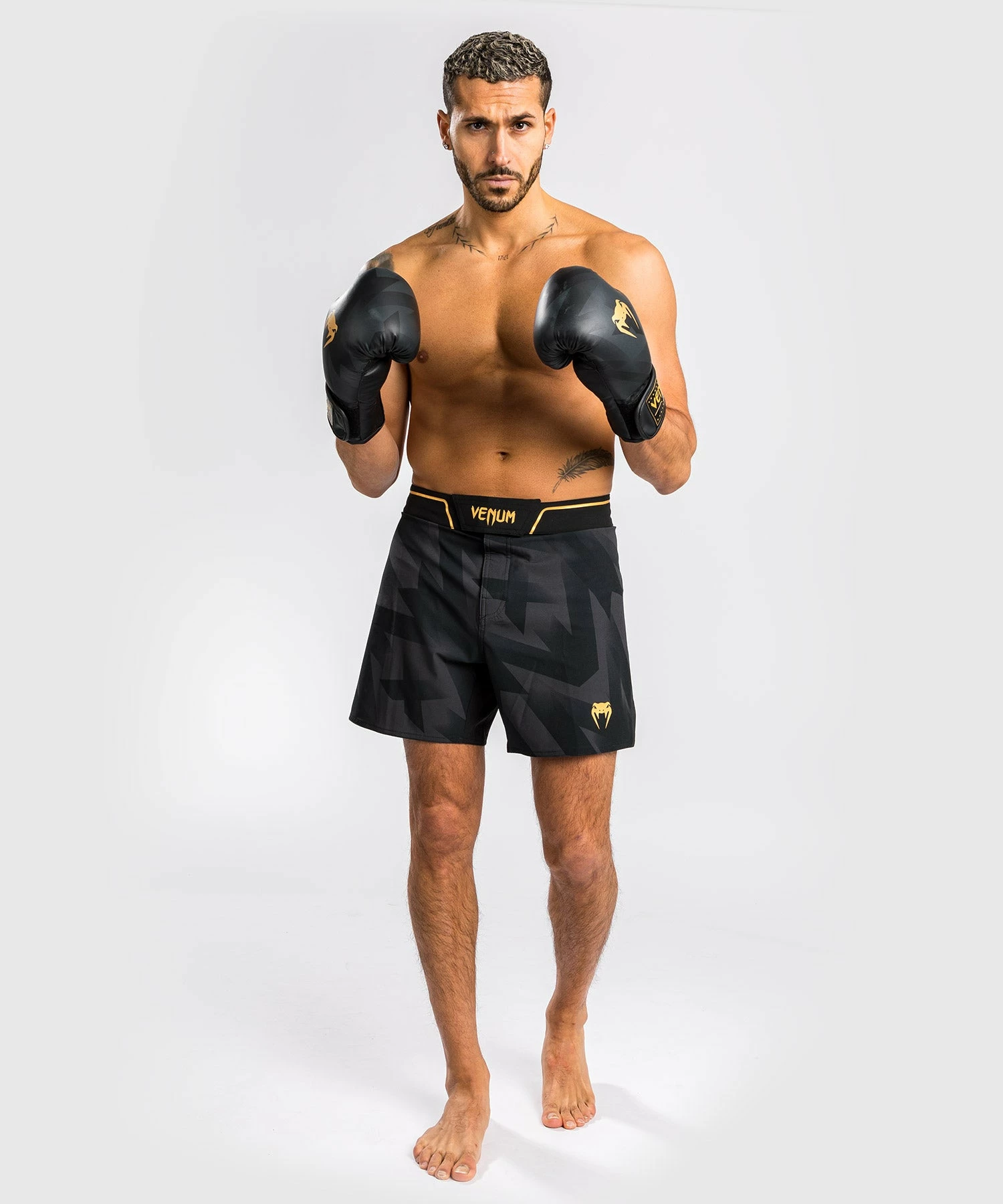 Venum Razor Fightshorts - Black/Gold - Image 3
