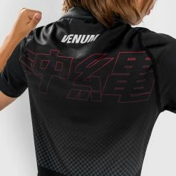 Venum Okinawa 3.0 Rashguard Short Sleeves - For Kids - Black/Red -Cheap Boxing Store 7 252F9 252Fe 252Fb 252F79eb894775f0148de3490ee0e3a7edee8698a80d RASH SS OKINAWA BLACK RED 13 1 4e6d99ba 4c66 4bd1 8a25 2437eaf5aa4a