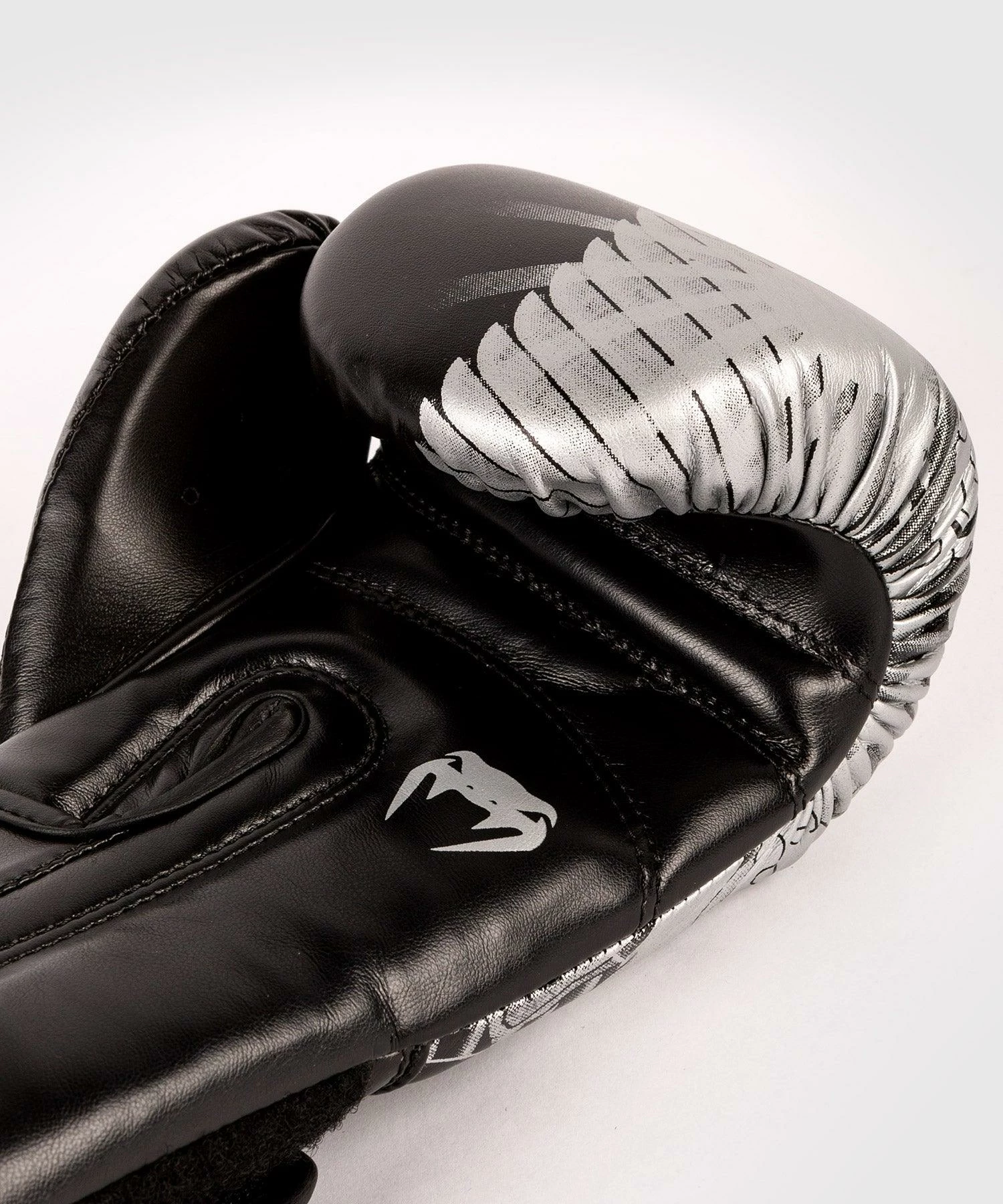 Venum YKZ21 Boxing Gloves - For Kids - Black/White 10 Venum YKZ21 Boxing Gloves - For Kids - Black/White - Image 8