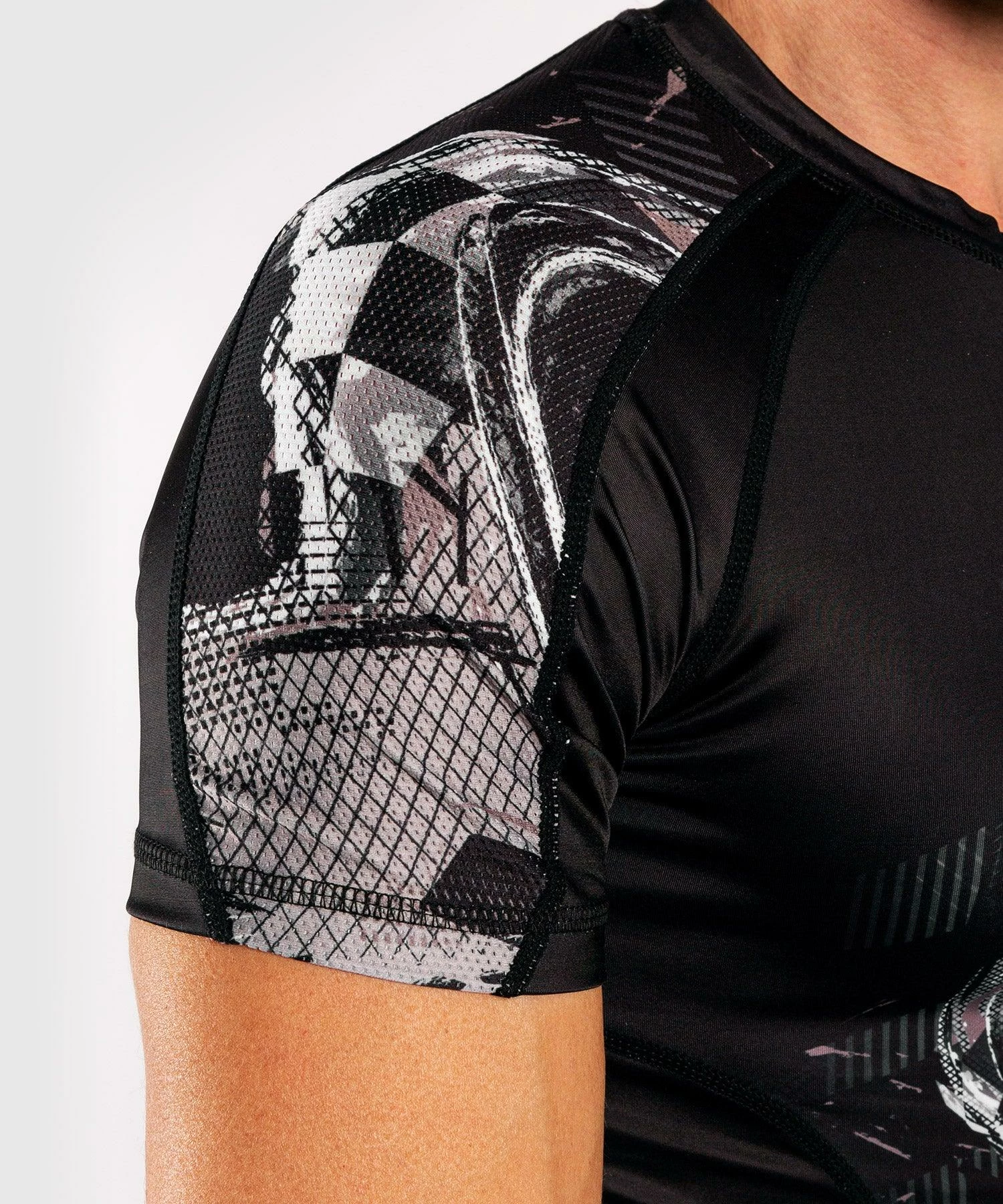 Venum Skull Rashguard - Short Sleeves - Black - Image 10