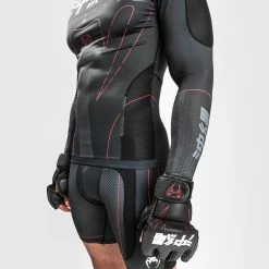 Venum Okinawa 3.0 Rashguard Long Sleeves - Black/Red -Cheap Boxing Store 7 252Ff 252F2 252F5 252F7f2503421bf695efbdbc80a295b568d544560b8a 5U0A9607