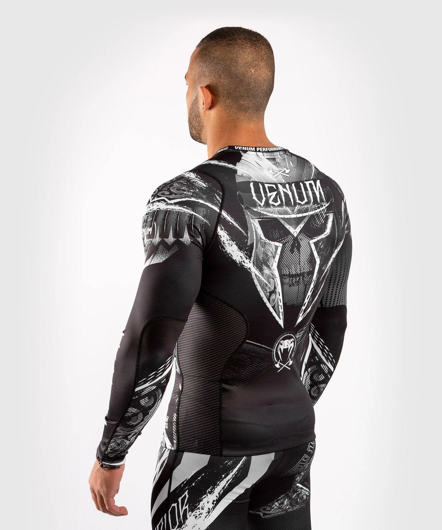 Venum GLDTR 4.0 Rashguard - Long Sleeves - Image 4