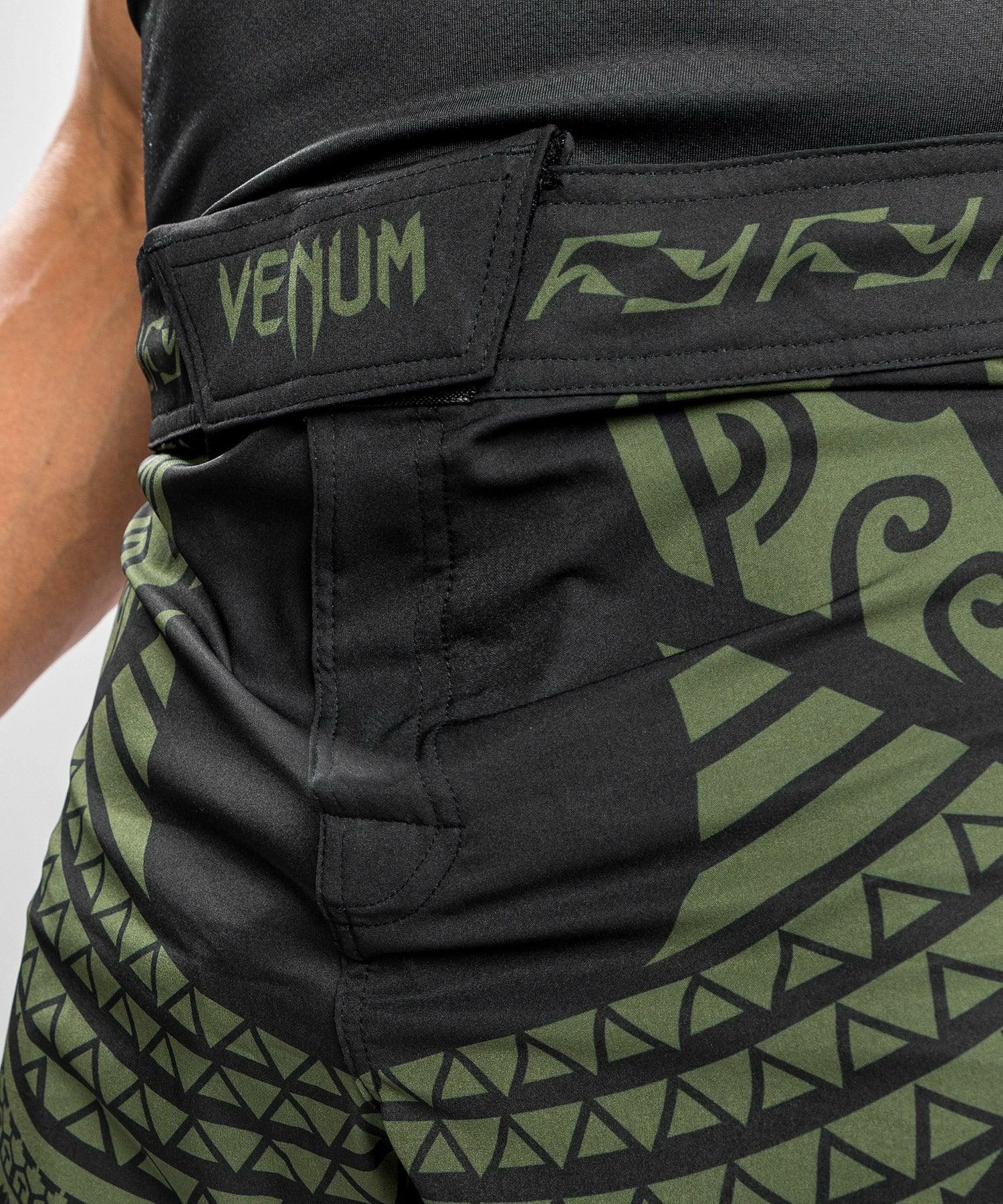 Venum Nakahi Fightshort - Black/Khaki - Image 4