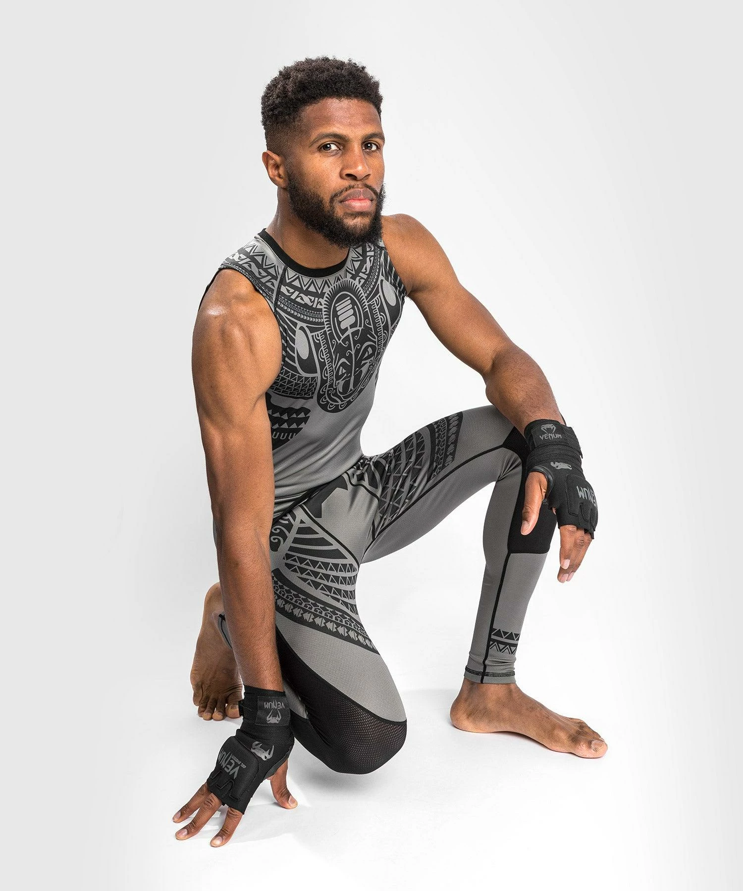 Venum Nakahi Rashguard - Sleeveless - Grey - Image 2