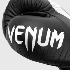 Venum Giant 2.0 Pro Boxing Gloves - With Laces - Black/White -Cheap Boxing Store IMG 7941 copie fb752f61 6543 4197 8b9a a228875c2c15