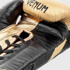Venum Hammer Pro Boxing Gloves - With Laces - Black/Gold -Cheap Boxing Store IMG 7981 copie