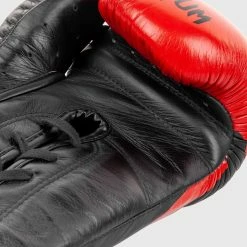 Venum Hammer Pro Boxing Gloves - With Laces - Black/Red -Cheap Boxing Store IMG 7989 copie 64e75c14 29e4 476b ae6c 1b606a2fd551