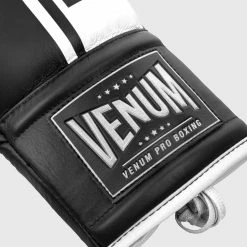 Venum Shield Pro Boxing Gloves - With Laces - Black/White 17 Venum Shield Pro Boxing Gloves - With Laces - Black/White -Cheap Boxing Store IMG 8316 copie 1 3dd44100 f4af 4270 80c6 9fa298c9e986