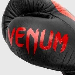 Venum Giant 2.0 Pro Boxing Gloves - With Laces - Black/Red -Cheap Boxing Store IMG 8326 copie 5bfa1ab8 fbfc 4f5e a604 0d534b571d84