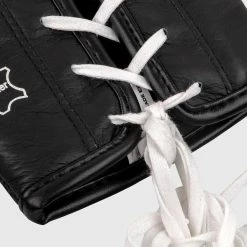 Venum Hammer Pro Boxing Gloves - With Laces - Black/White -Cheap Boxing Store IMG 8379 copie f43fc947 d427 49ae 97ca cf4398701573