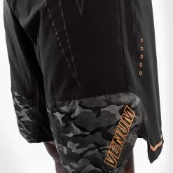 Venum Light 4.0 Fightshort - Black/Bronze -Cheap Boxing Store e 252Fd 252F9 252Fe 252Fed9efb66422bc6853e807ed9c61fe53e45658b90 FS LIGHTS4.0 BLACK BRONZE 08