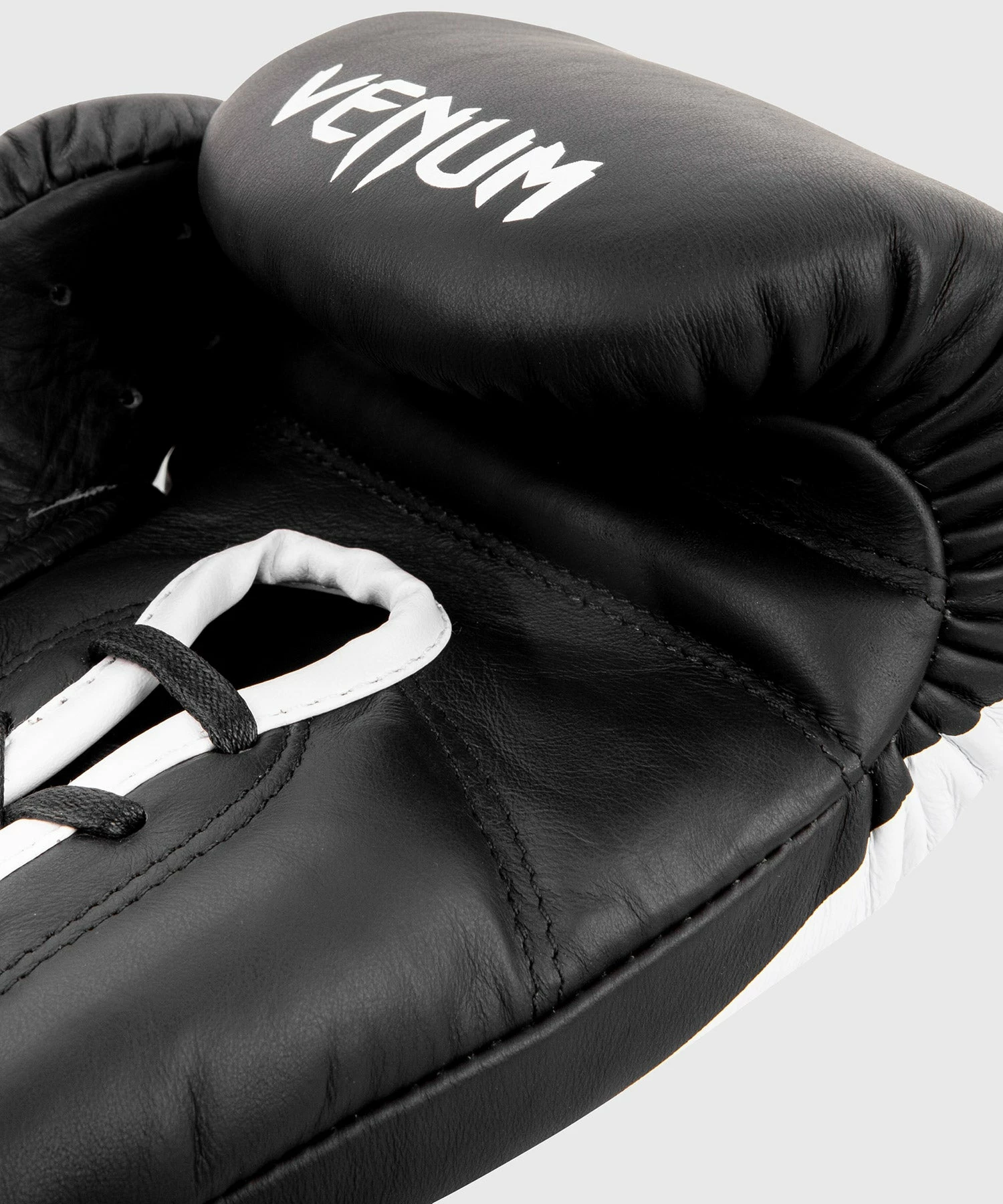 Venum Giant 2.0 Pro Boxing Gloves - With Laces - Black/White 9 Venum Giant 2.0 Pro Boxing Gloves - With Laces - Black/White - Image 7