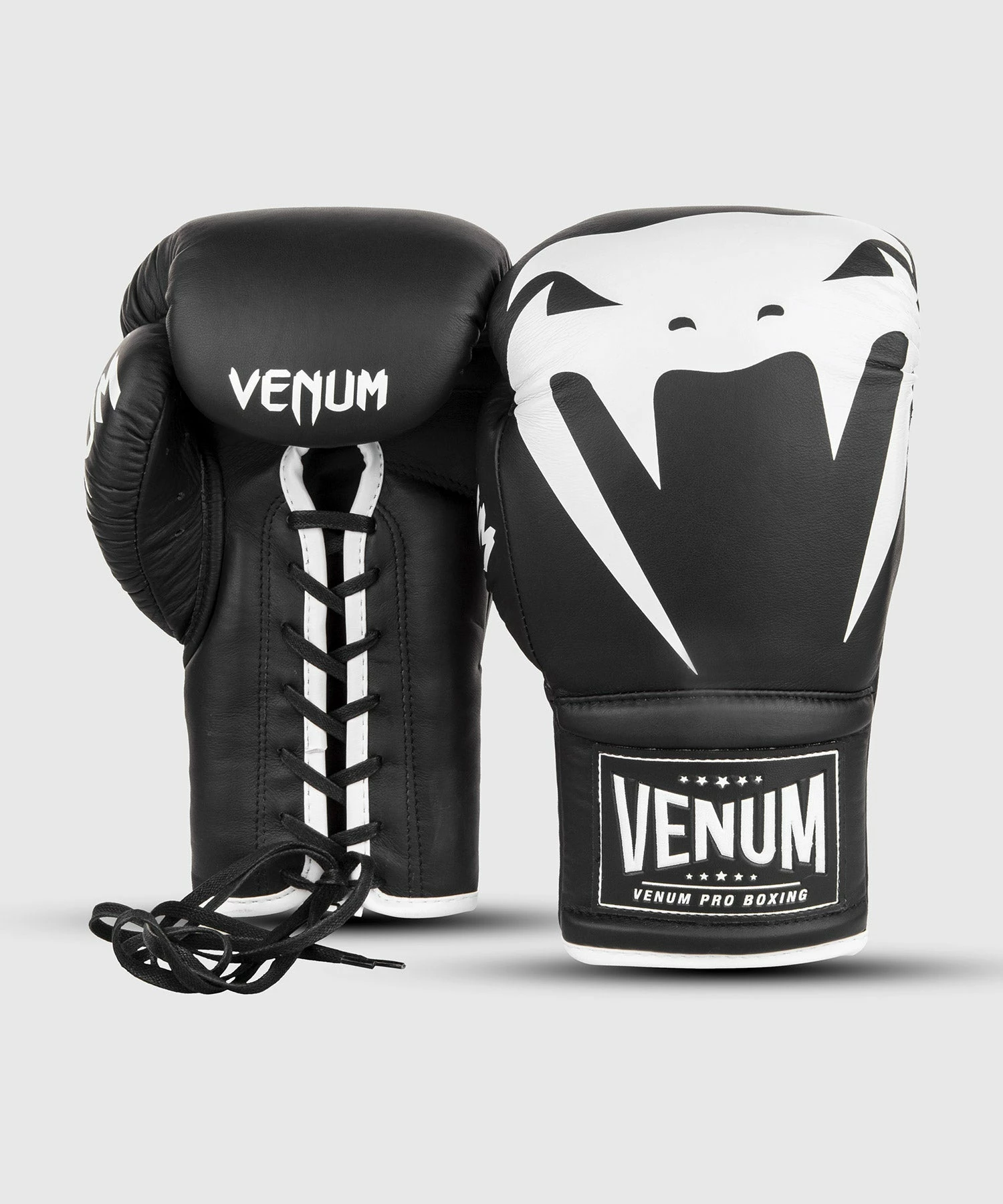 Venum Giant 2.0 Pro Boxing Gloves - With Laces - Black/White 6 Venum Giant 2.0 Pro Boxing Gloves - With Laces - Black/White - Image 4